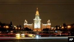 Главное здание Московского государственного университета имени М. В. Ломоносова (архивное фото)