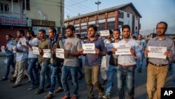 India Kashmir Newspaper Banned: Kashmiri journalists hold placards and march during a protest in Srinagar, Indian controlled Kashmir, Tuesday, Oct. 4, 2016. 