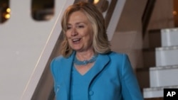 US Secretary of State Hillary Rodham Clinton disembarks from her plane upon her arrival in Athens, as she continues her regional diplomatic tour, Saturday, July 16, 2011.