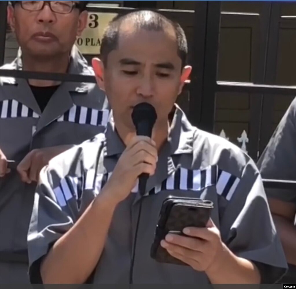 耿冠军参加声援王炳章的同囚活动资料照。(2020年6月18日，美国之音)(photo:VOA)