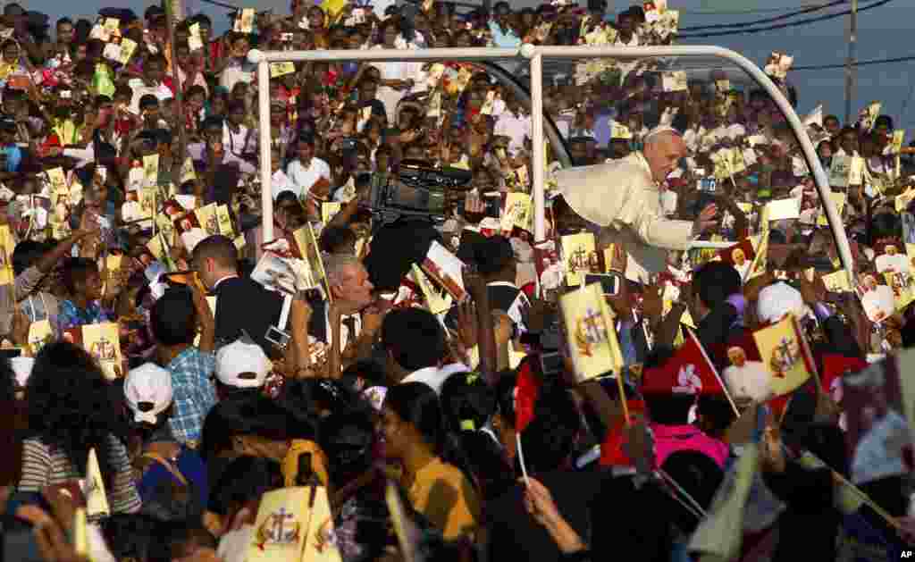 Pope Francis waves to the crowd as he arrives to hold a mass at Colombo's seafront Galle Face Green for the canonization ceremony of Joseph Vaz, Wednesday, Jan. 14, 2015.