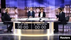 Les deux candidats à la présidence français sur le plateau de France 2, le 3 mai 2017.