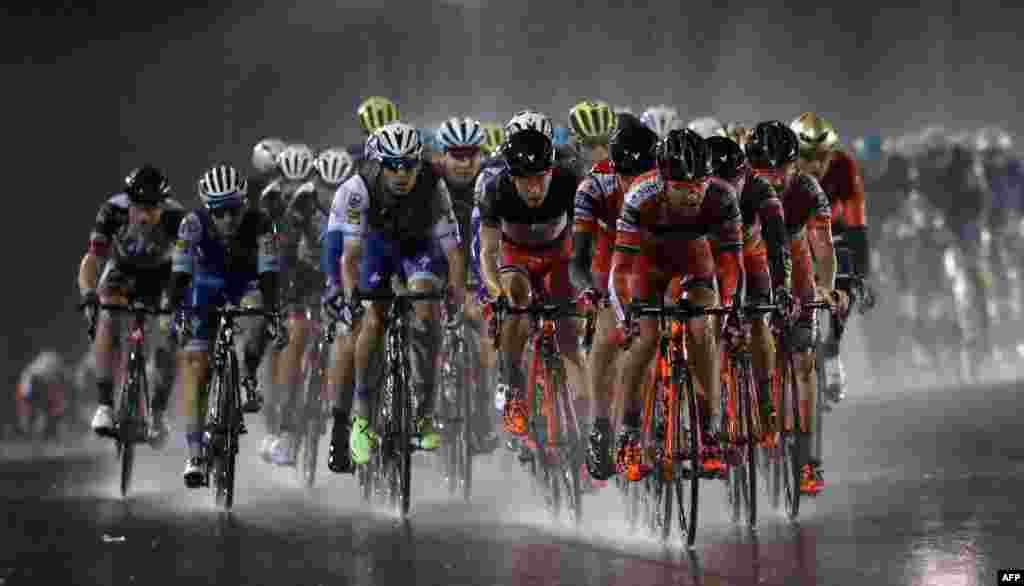 The peloton rides during the final Yas Island stage of the Tour of Abu Dhabi, United Arab Emirates, Feb. 26, 2017.