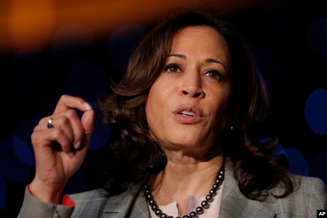 La senadora demócrata y candidata presidencial Kamala Harris criticó al presidente Donald Trump tras los recientes tiroteos en Texas y Ohio.