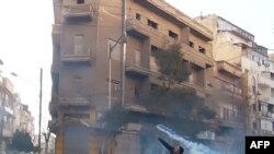 Антиурядовий протестувальник у сирійському місті Гомс