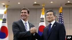 Марк Эспер и его южнокорейский коллега Чжон Кен Ду 