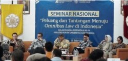 Seminar terkait Omnibus Law di Fakultas Hukum UGM. (Foto: Humas UGM)