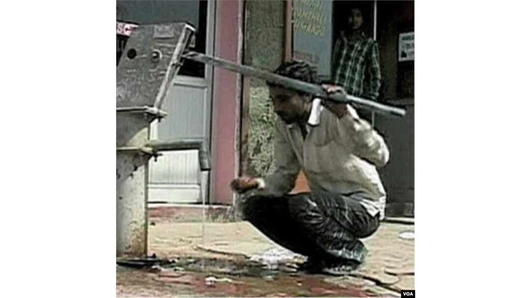 Bakteri berbahaya NDM-1 atau 'superbug' ditemukan dalam air minum di New Delhi, India.