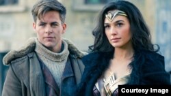 Chris Pine dan Gal Gadot dalam "Wonder Woman." (Warner Bros. Entertainment)