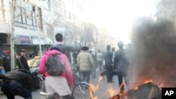 반정부 시위로 불타는 테헤란 거리