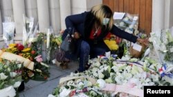 法國民眾悼念尼斯教堂遇襲的受害者