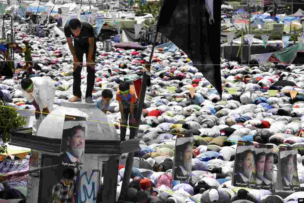 Supporters of Egypt&#39;s ousted President Mohammed Morsi offer their Friday prayer where protesters have installed their camp and held their daily rally, at Nasr City, Cairo, Egypt, July 19, 2013.&nbsp;