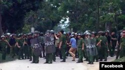 Hình ảnh vụ đối mặt giữa dân và công an tại Đồng Tâm.