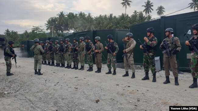 Aktivitas Personel TNI POLRI di Pos Komando Taktis Satgas Operasi Madago Raya di desa Tokorondo, Poso Pesisir, Kabupaten Poso, Sulawesi Tengah. Selasa (12/1/2021) Foto : Yoanes Litha