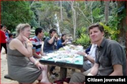 ບັນດານັກທ່ອງທ່ຽວ ຊາວຕ່າງປະເທດ ໄດ້ພາກັນ ເດີນທາງເຂົ້າໄປທ່ຽວ ສະຖານທ່ອງທ່ຽວທຳມະຊາດ ຢູ່ທີ່ແຂວງຫລວງພະບາງ.