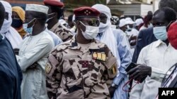 Mahamat Idriss Déby Itno, 37 ans, fils du président tchadien Idriss Deby Itno, dans un bureau de vote à N'djaména, le 11 avril 2021.