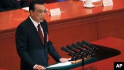 리쿼창 중국 총리가 5일 베이징 인민대회당에서 열린 제13차 전국인민대표대회(전인대) 2차 연례회의에서 정부 업무보고를 하고 있다. 