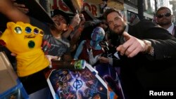 Actor Chris Pratt poses for fans at the premiere of “Avengers: Infinity Wars” in Los Angeles, California, April 23, 2018. 