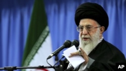 Lãnh tụ tối cao Iran Ayatollah Ali Khamenei phát biểu trong một cuộc họp ở Tehran, Iran, 27/11/2014.