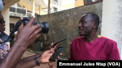 Emmanuel Elong de la Synaparcam répond aux questions de la presse sur la certification RSPO contestée de la Safacam, à Yaoundé, le 1er juillet 2021. 