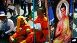 
The demonstration ended at 11 am, after Buddhist officials promised to push the government to quicken its investigation.
