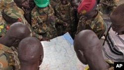 Soldiers from the Sudan People's Liberation Army (SPLA) examine a map at the front line position in Pana Kuach, Unity State, South Sudan, May 11 2012.
