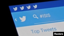 Hashtag 'Nhà nước Hồi giáo' (#ISIS) được nhìn thấy trên ứng dụng Twitter trên điện thoại.