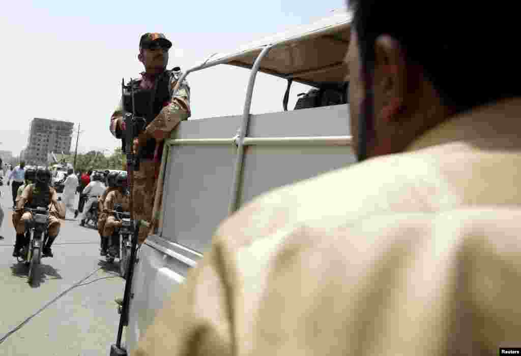 A paramilitary soldier stands guard outside the hospital after an attack on a bus in Karachi, May 13, 2015.