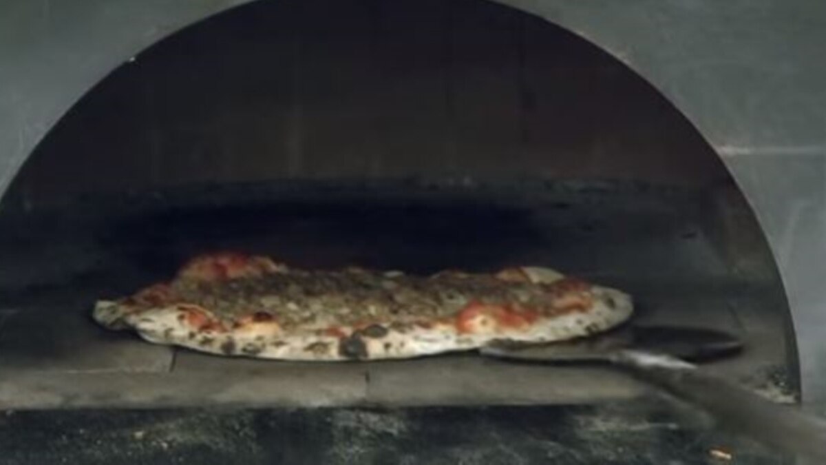 Prisoners Learn to Make Pizza in Chicago