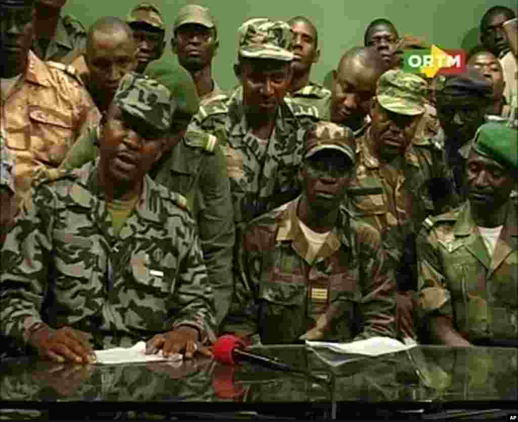 Renegade Malian soldiers appear on television at the ORTM television studio in Bamako, March 22, 2012 still image taken from video. (Reuters Photo)
