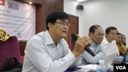 Pan Narith, the office chief in charge of hydropower dam at the Ministry of Mines and Energy, speaks at the forum on “Solution Mechanism” for Lower Sesan II, on March 9, 2017. (Sun Narin/VOA Khmer)