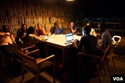 A group of Rwandese writers, filmmakers and other content creators meet at a cafe in Kigali. (C. Oduah for VOA)