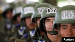 Una brigada del ejército de Colombia y grupos especiales de la policía buscan a los secuestradores del padre de una funcionaria en el Departamento del Meta.