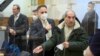 13일 독일 코블렌츠 지방고등법원에서 시리아 출신 안와르 라슬란(오른쪽) 피고인이 선고 공판을 기다리고 있다. 