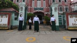 ရန္ကုန္ၿမိဳ႕ရွိ အေျခခံပညာအထက္တန္းေက်ာင္း တေက်ာင္းရဲ႕ ကိုဗစ္ကာလ ပထမဆံုးေက်ာင္းဖြင့္ရက္ျမင္ကြင္း။ (ဇူလိုင္ ၂၁၊ ၂၀၂၀)