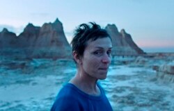 Frances McDormand dalam film "Nomadland". (Searchlight Pictures via AP)