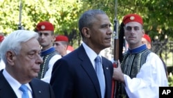 US President Barack Obama and his Greek President Prokopis Pavlopoulos review the Presidential Guard in Athens, Nov. 15, 2016. 