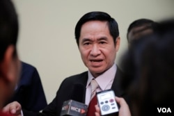 FILE: Hang Puthea, NEC spokesman at press conference about the 4th legislative of senate election of 2018 at the NEC headquaters in Phnom Penh, Cambodia on 25th February, 2018. (VOA Khmer)