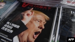 北京一家书店展示的报道川普（特朗普）当选美国总统的杂志。（2016年12月12日）