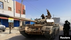 نیروهای شرق لیبی به سمت پایتخت و دولت به رسمیت شناخته شده از سوی سازمان ملل در حرکت هستند. 