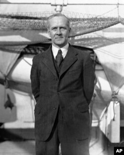 Sir Arthur Whitten Brown dalam lawatan singkat di New York, 19 Oktober 1931. Brown bersama pilot Sir John Alcock melakukan penerbangan tanpa henti menyeberangi Atlantik pertama di dunia pada 1919. (Foto: AP)