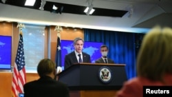امریکی وزیرِ خارجہ اینٹنی بلنکن انسانی حقوق سے متعلق رپورٹ جاری کرتے ہوئے گفتگو کر رہے ہیں۔ 