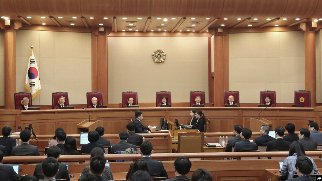 Các vị thẩm phán trong phiên biện hộ cuối cùng về vụ luận tội Tổng thống Park Geun-hye tại Tòa án Hiến pháp ở Seoul, Hàn Quốc, 27/2/2017.