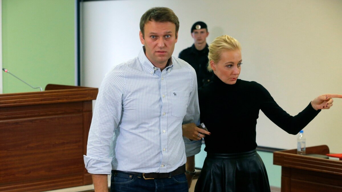 Мать навального против жены