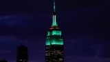 纽约帝国大厦亮绿灯纪念地球日