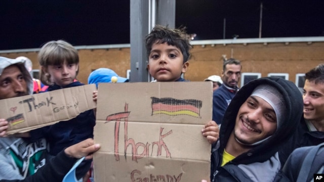 Refugiados llegan a una estación de trenes en Saalfeld, Alemania, el 5 de septiembre de 2015.