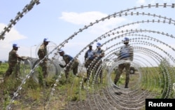 FILE - The South Africa contingent of the U.N. peacekeepers in Congo erect a razor wire barrier around Goma airport, DRC, Nov. 26, 2012.