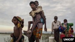 'Yan gudun hijirar Rohingya da suka tsallake kogin Naf
