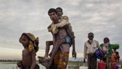 Rohingya refugees who crossed the Naf River