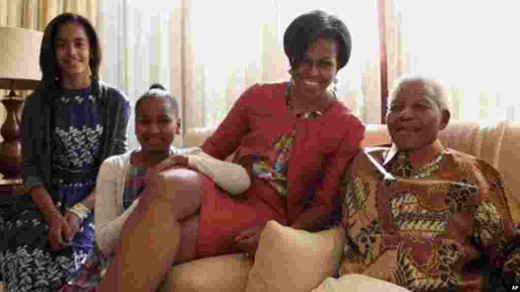 La Première Dame des Etats-Unis et ses filles chez Nelson Mandela